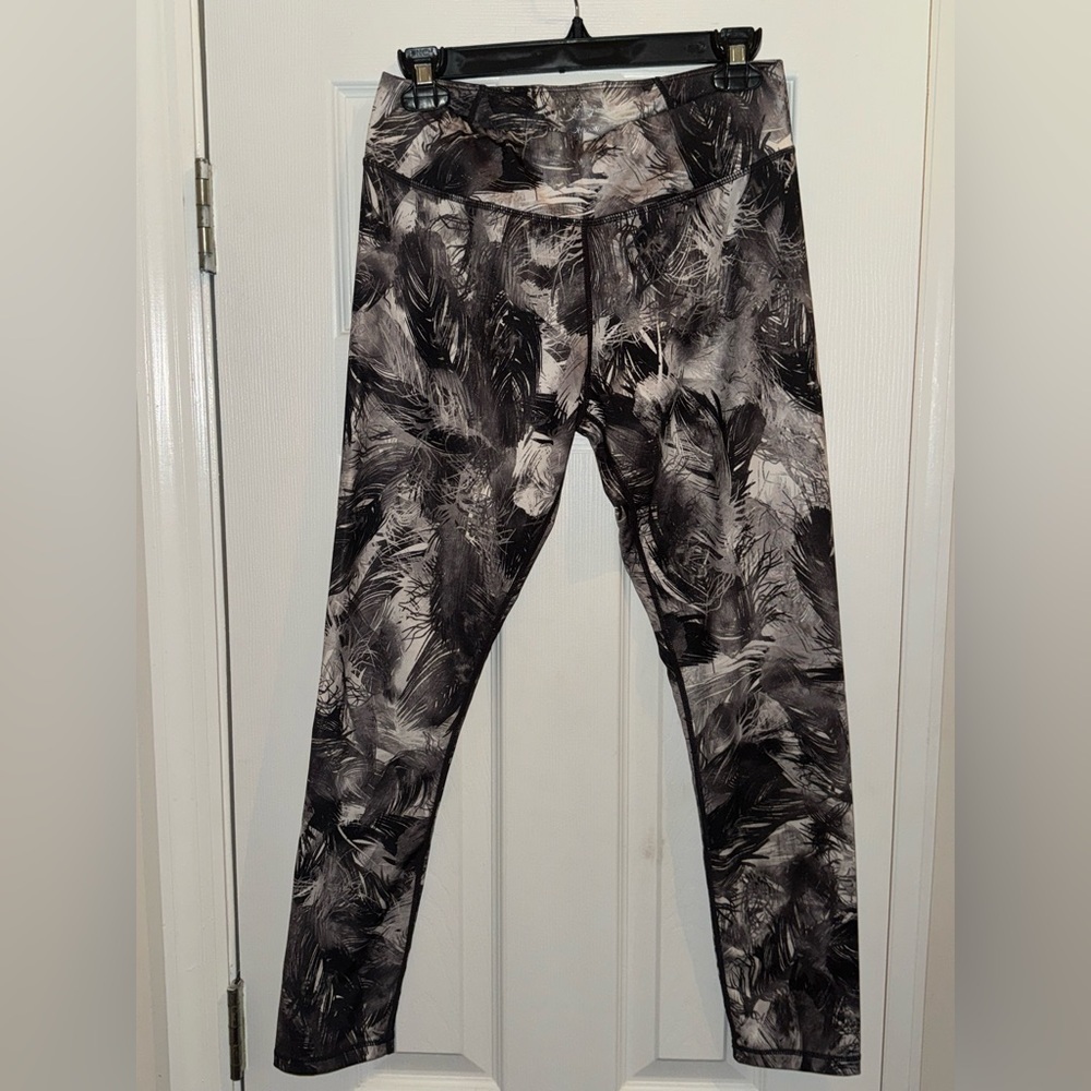 Betsey Johnson Black and Gray Patterned Women's Leggings Size M